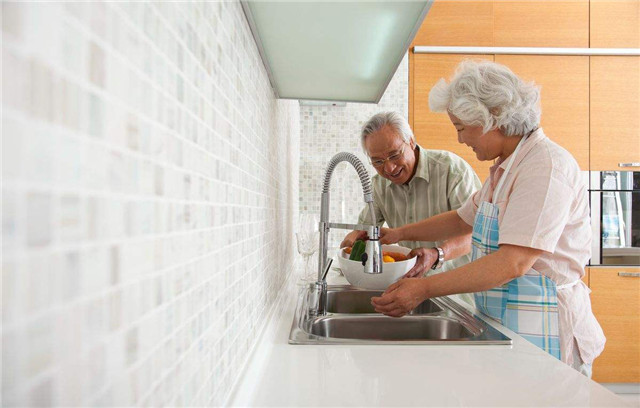 This kitchen design makes the elderly more comfortable and comfortable when cooking