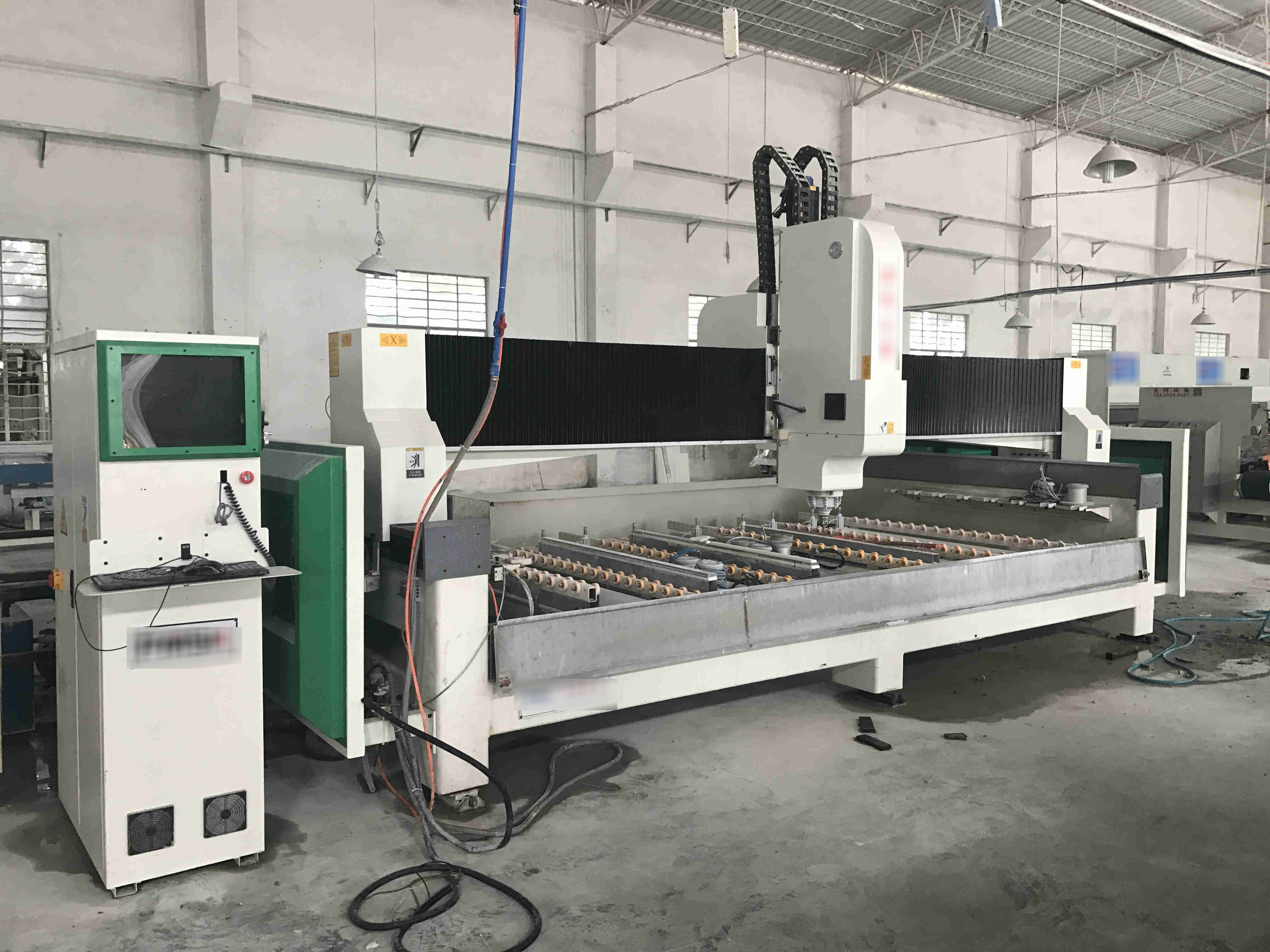 Speeding up the automation of quartz stone fabrication  The first batch of quartz stone fabrication equipment entering the experiential training center